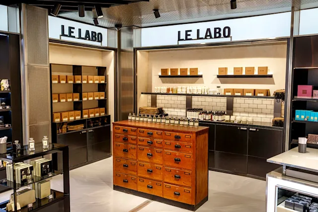 Perfumes & Cosmetics Schiphol