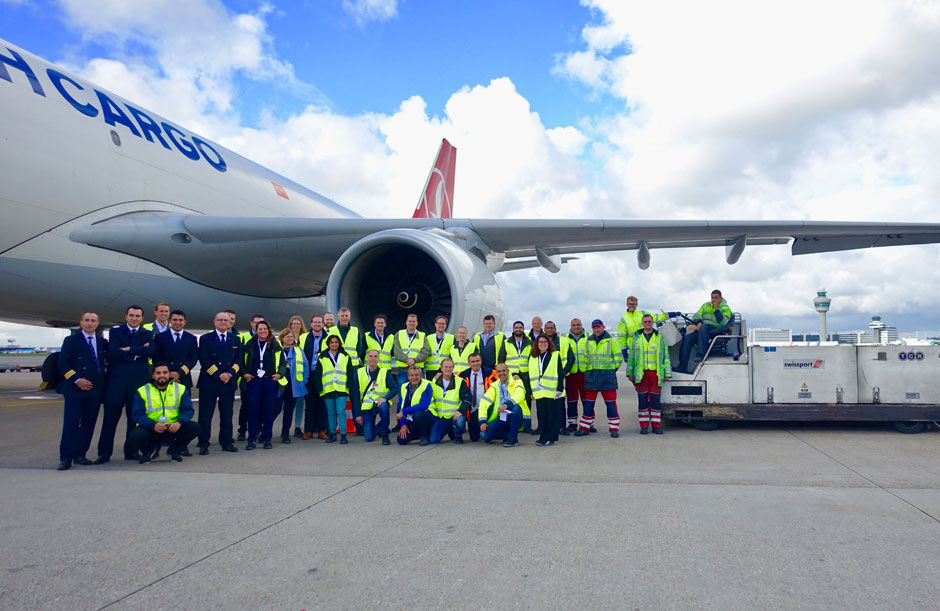 Pharmaceutical shippers get a behind the scenes look at Schiphol