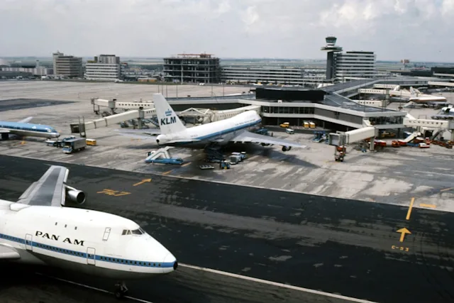 A Pan Am 747 taxing across the C-Pier, source: Stadsarchief Amsterdam / Schiphol. Source: Stadsarchief Amsterdam / Schiphol 