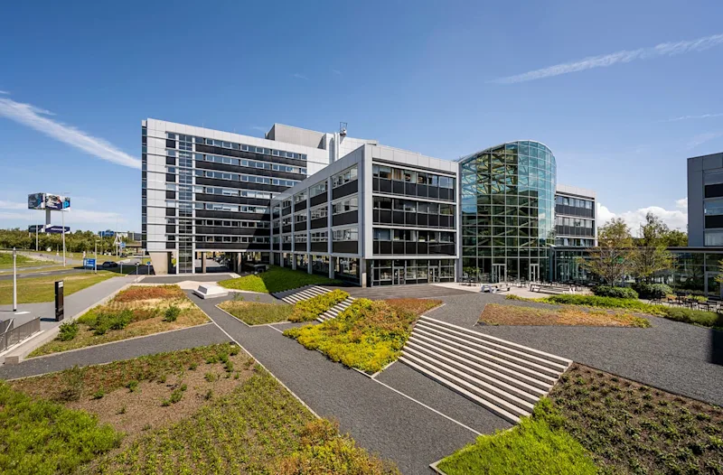 Schiphol office The Base - atrium and garden