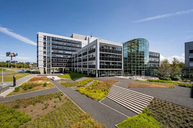 Schiphol office The Base - atrium and garden