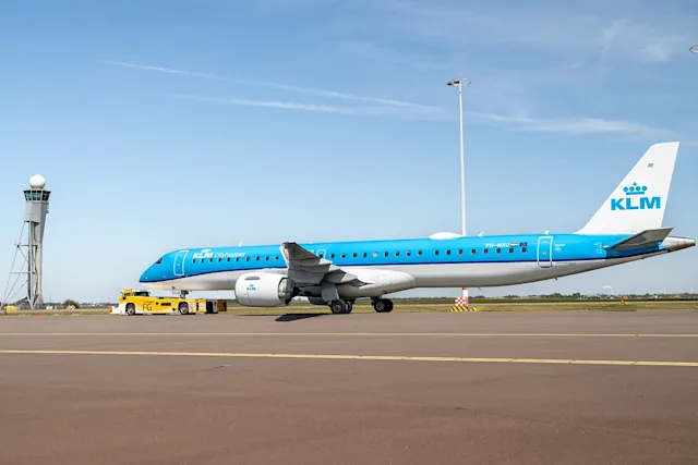 TaxiBot op Schiphol © Jens van Houwelingen