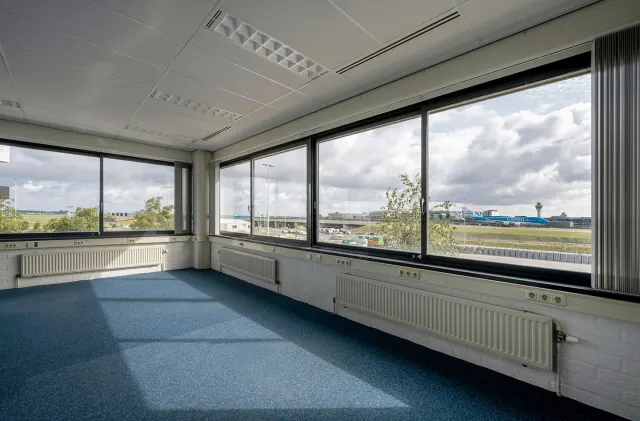 Schiphol Uiverweg kantoorruimte met uitzicht 2