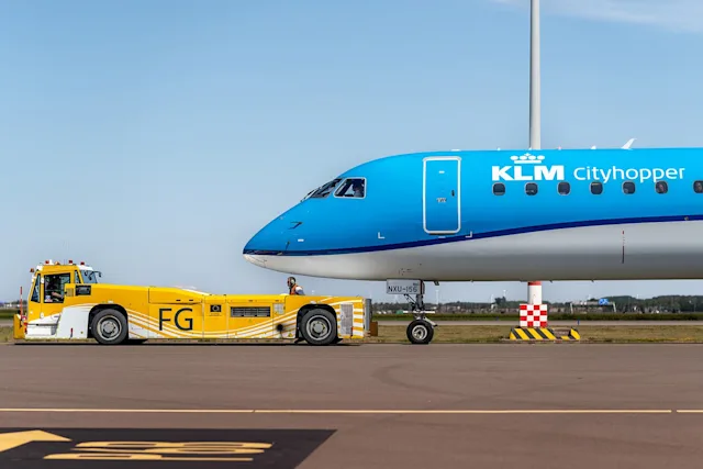 TaxiBot op Schiphol © Jens van Houwelingen