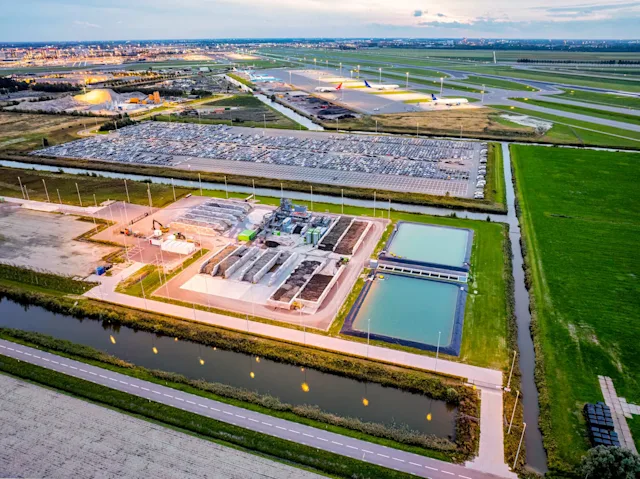 The PFAS soil treatment plant at Schiphol produces 80% clean sand, which we reuse in construction projects at the airport. In doing so, we also remove PFAS from the environment.