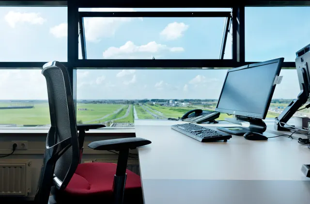 Caravelle Schiphol East desk with view