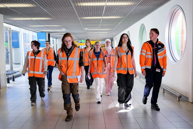 Young people from Amsterdam at Schiphol