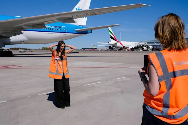 Young people from Amsterdam at Schiphol