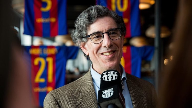 Dr. Richard J. Davidson casually speaking at a FC Barcelona event