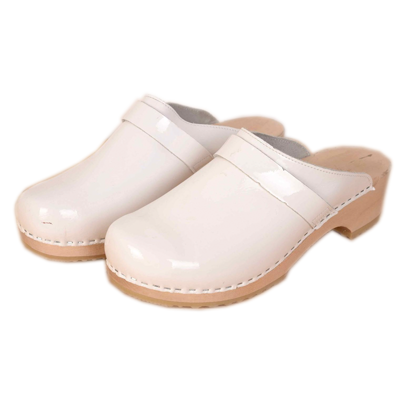 Closed white leather clogs