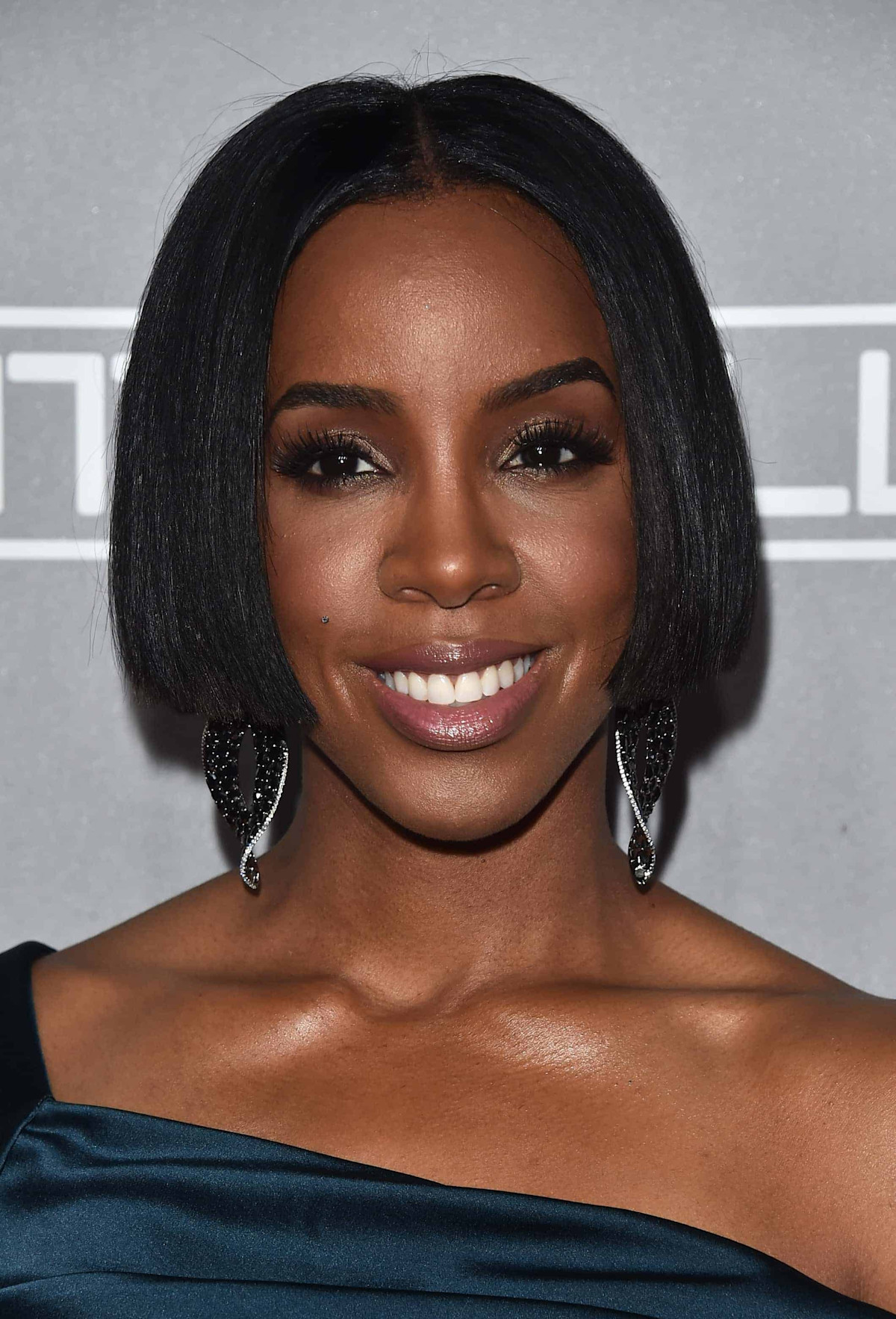 Anti-Fur Protestors Crash Kelly Rowland’s Book Signing! [VIDEO]