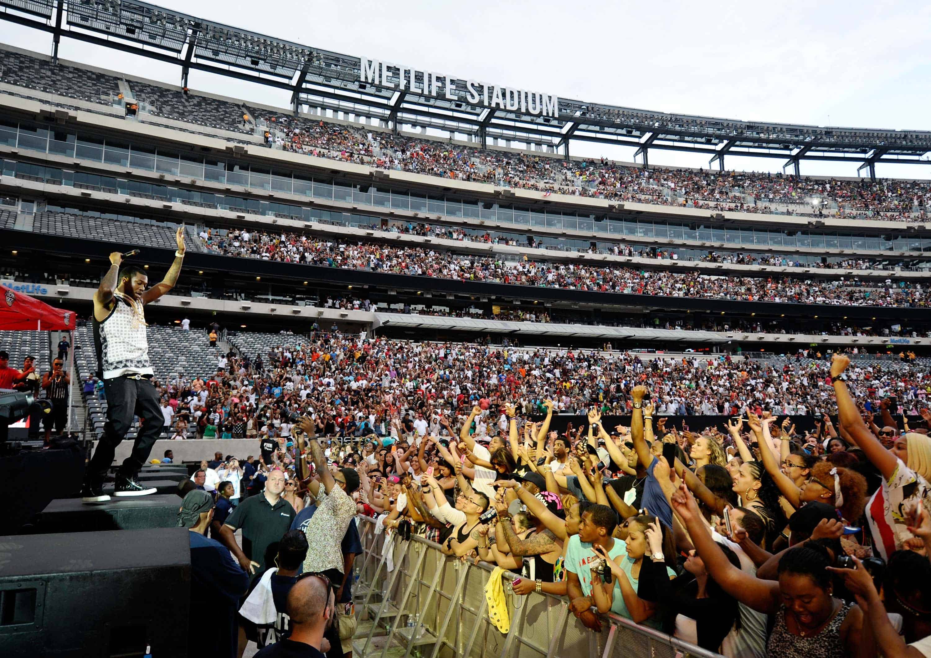 2013: Meek Mill On A Speaker and Why Summer Jam Ended Early, Remembering 5  Pointz + Black Lives Matter March [VIDEO]