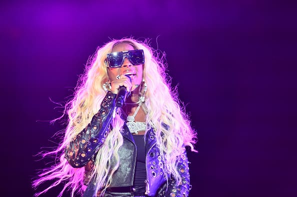 Mary J. Blige Shut Internet Down Showing Off Abs + Beautiful Natural
