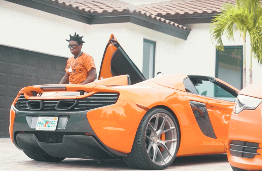 Orange sweatshirt of Kodak Black in Kodak Black - Transportin' [Official  Video]