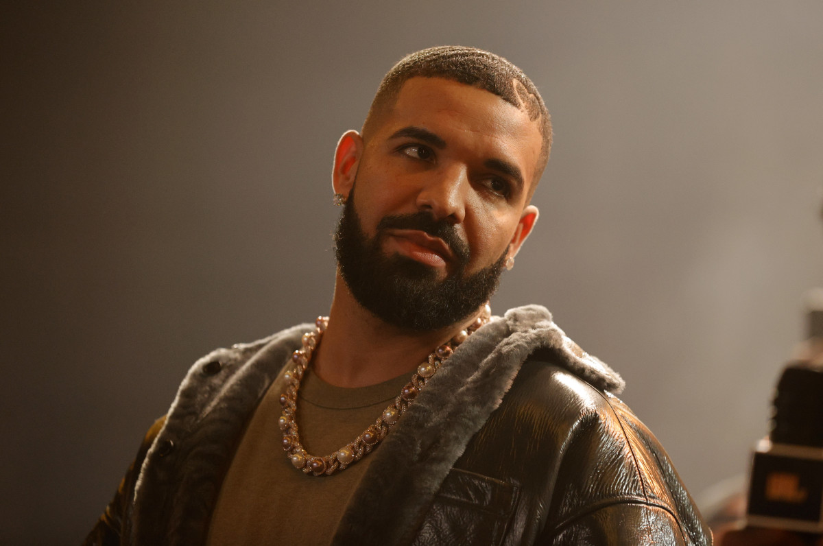 Twitter reacts to Drake's new hairdo