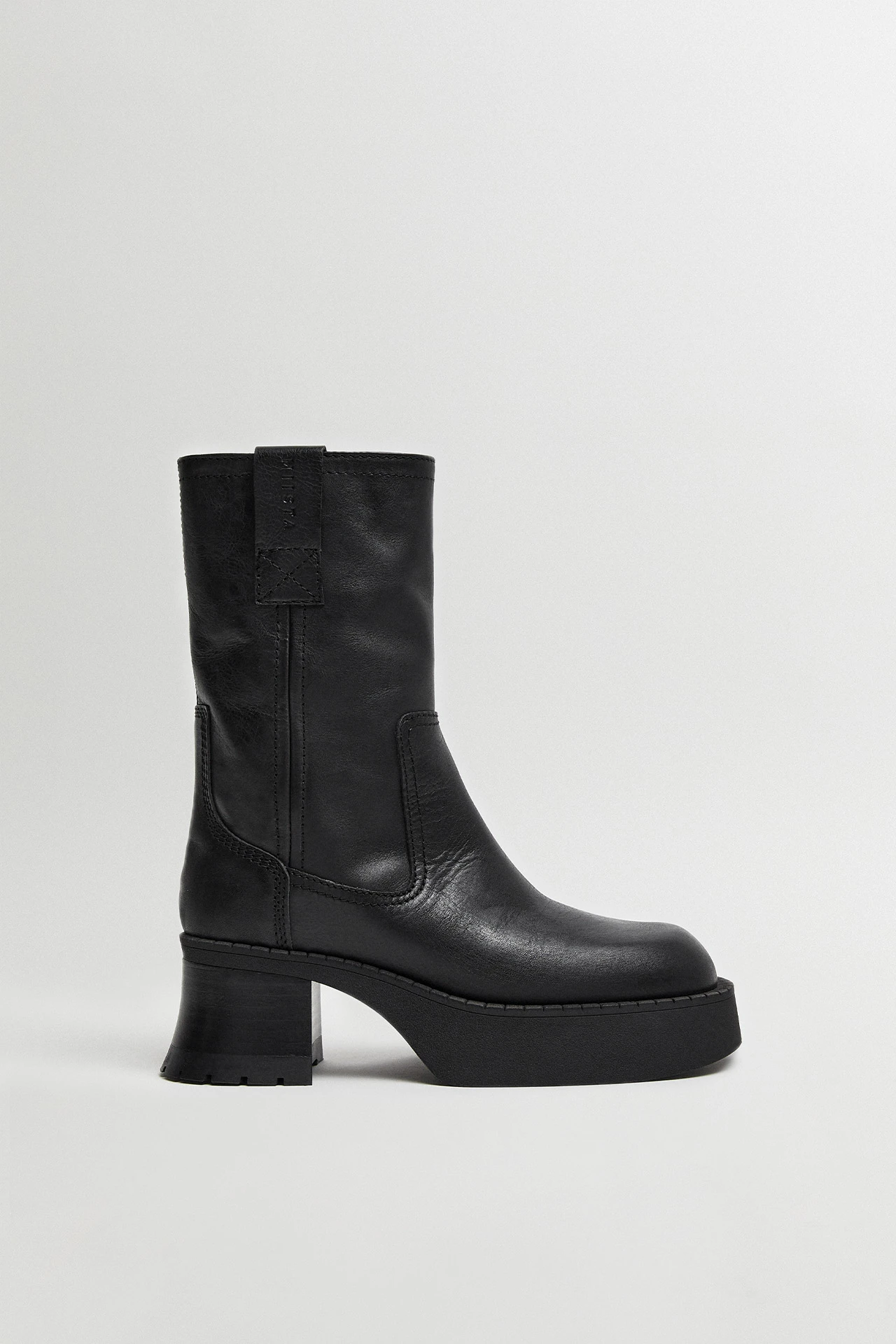 E8-annegret-black-ankle-boots-01