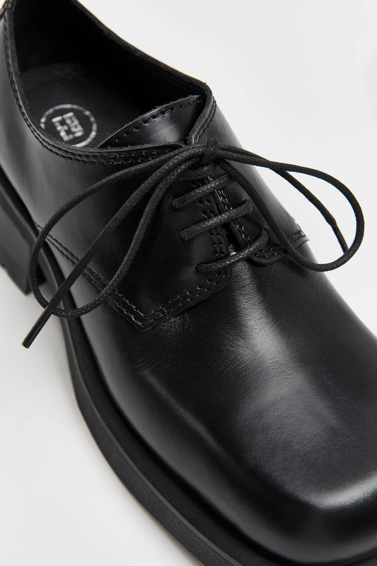 E8-Althea-Black-Brogues-04