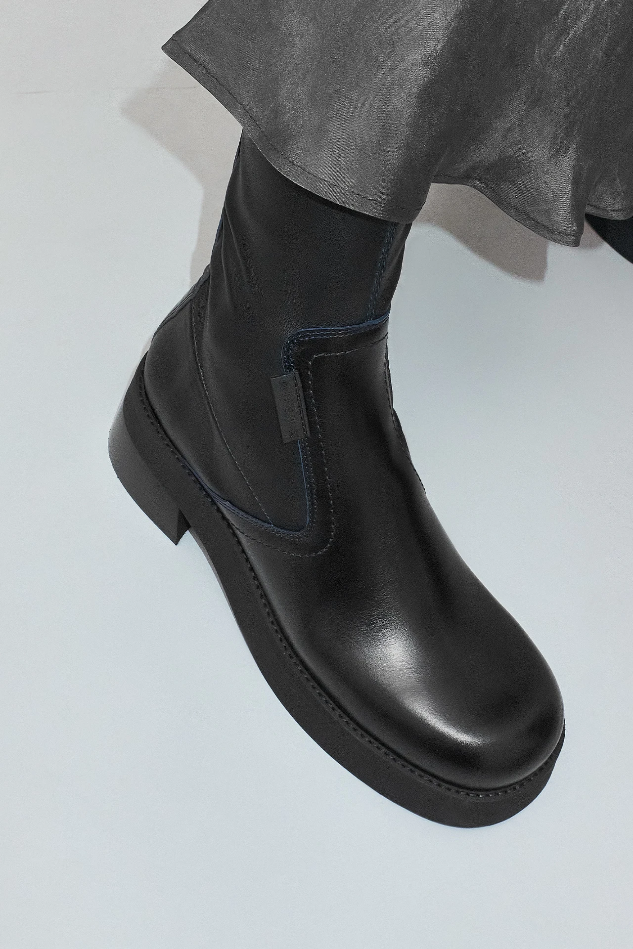 EC-E8-Oliana-Black-Blue-Ankle-Boots-02.2