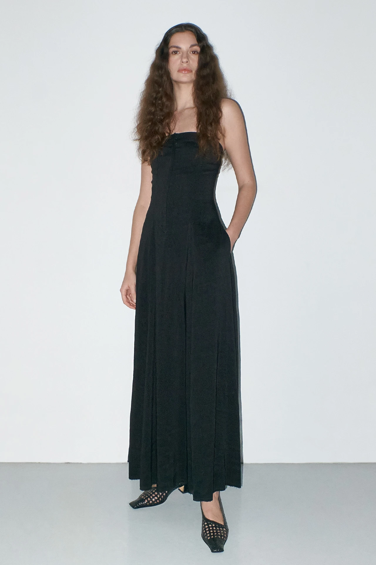 EC-miista-lin-black-dress-01