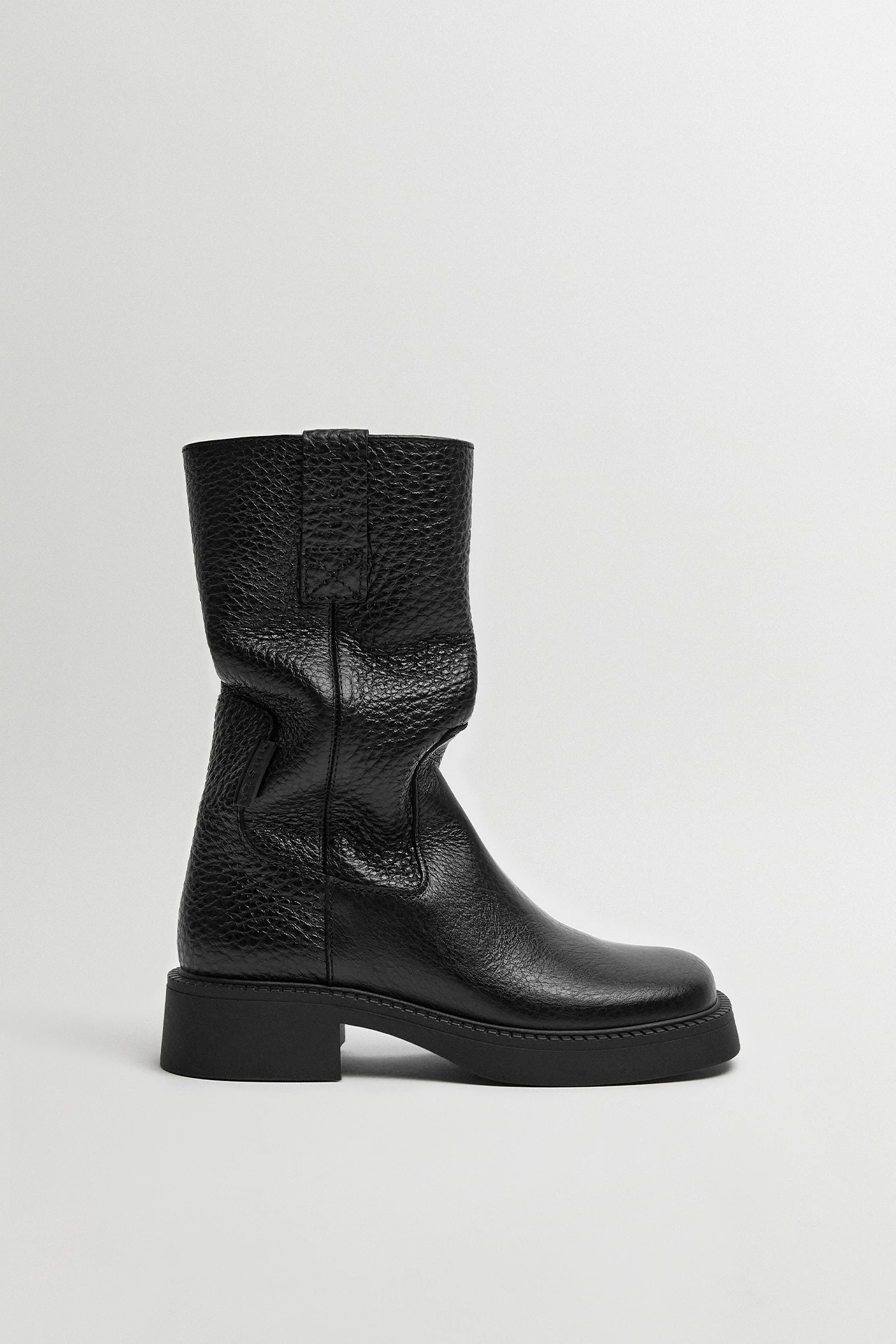 e8-Aron-New-Black-Ankle-Boots-02