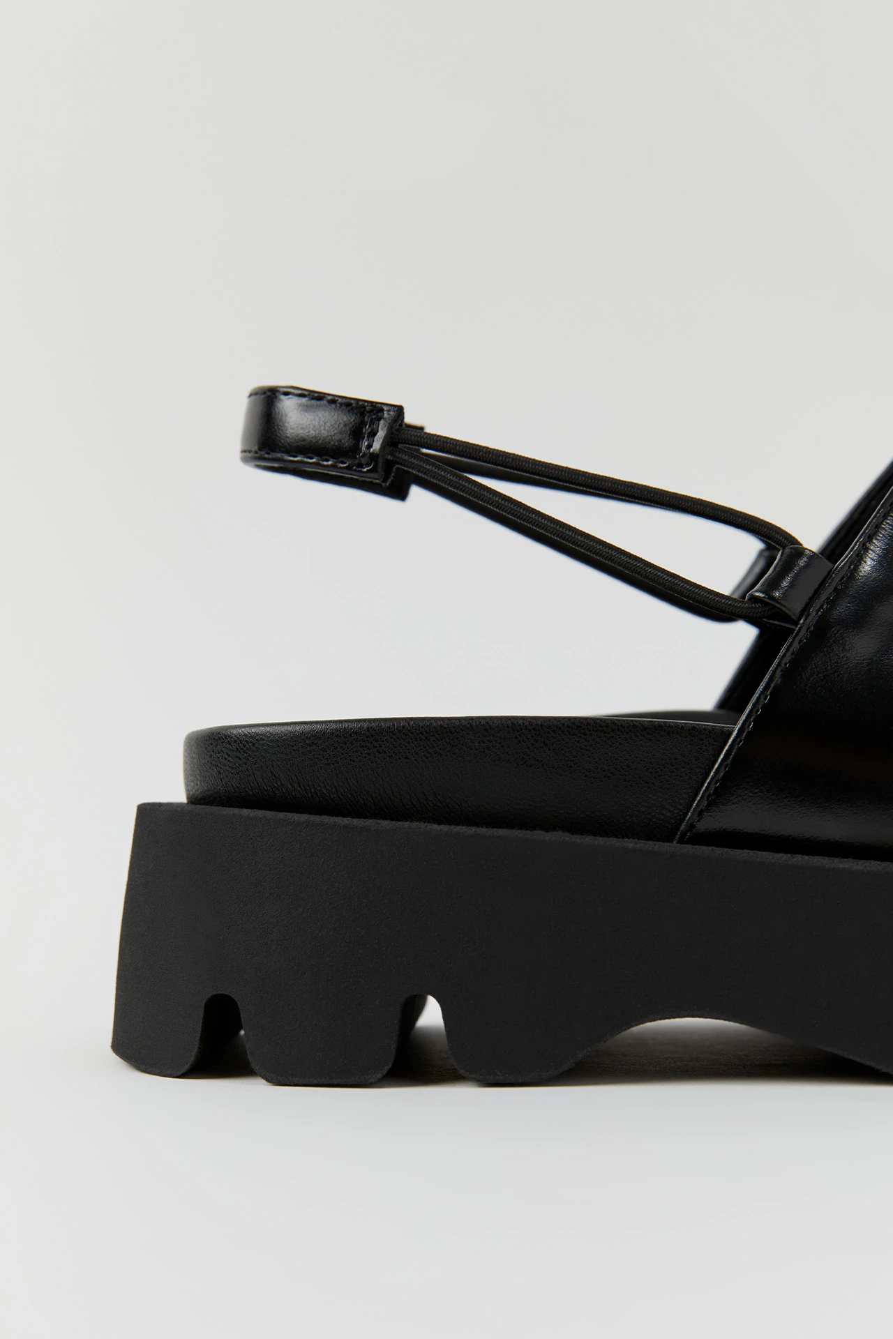 E8-noreen-black-sandals-05
