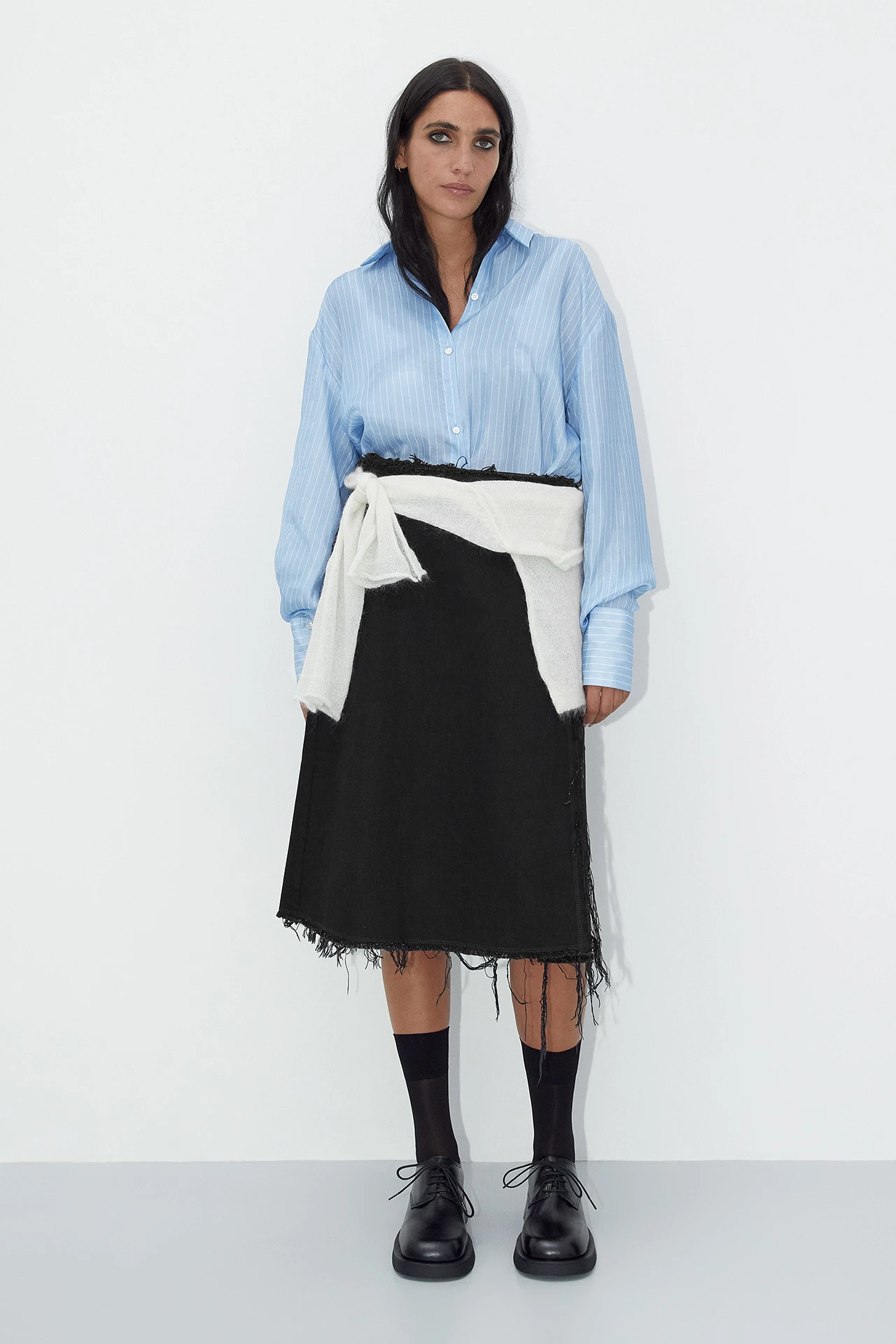 EC-miista-Myra-black-skirt-Althea-Black-Brogues-Unna-Blue-Lines-Shirt-07