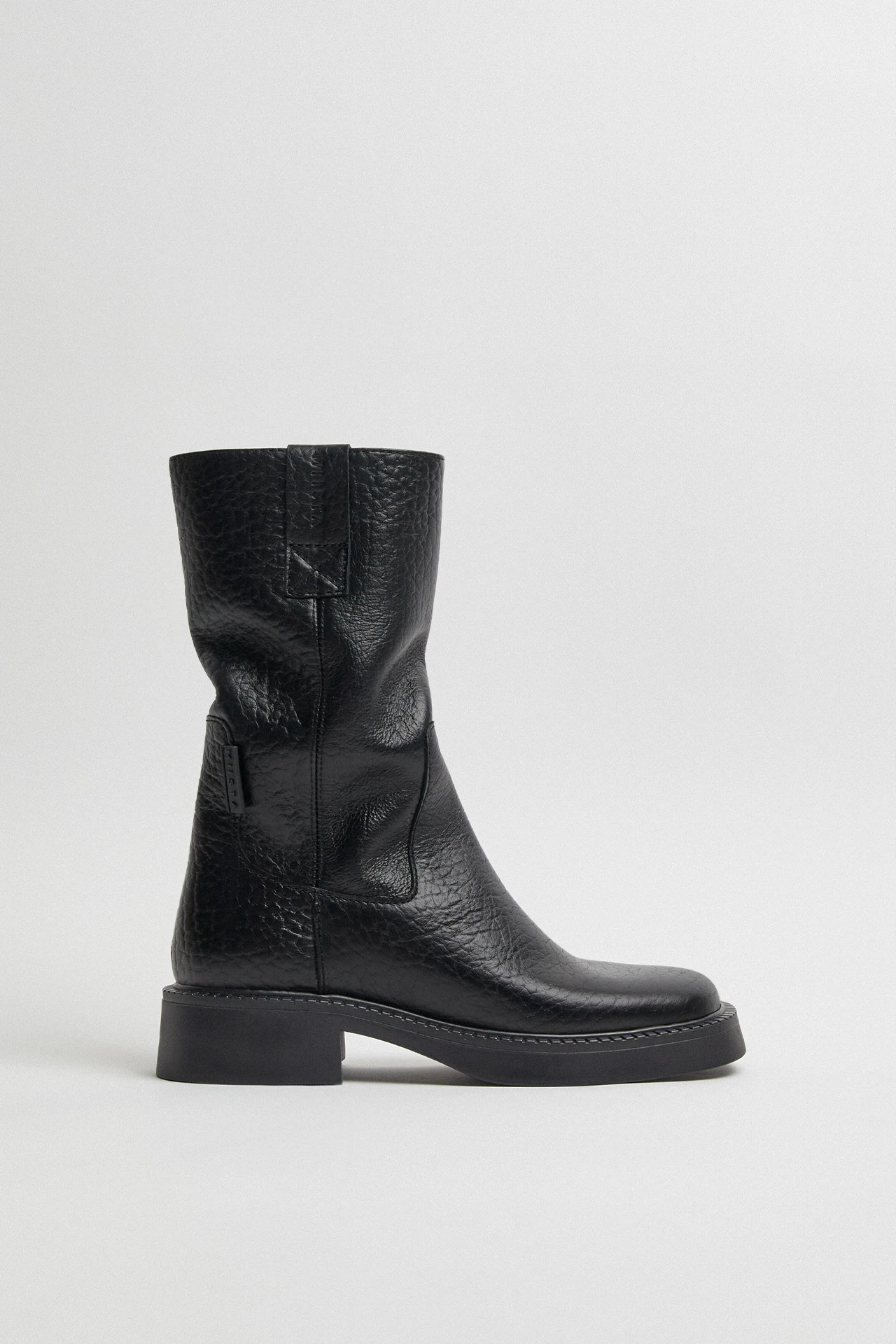 E8-aron-black-boots-01