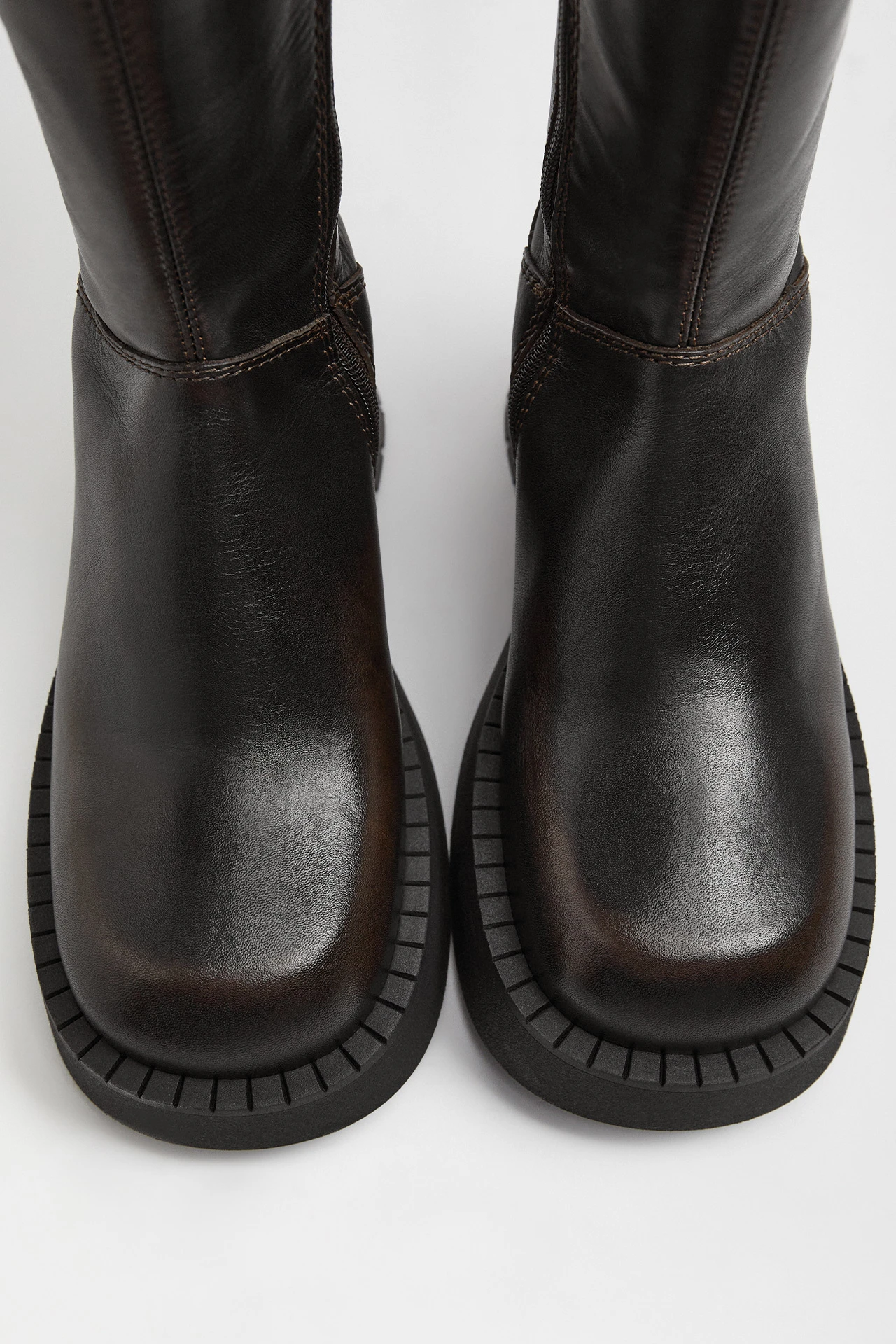 E8-alba-brown-black-boots-04