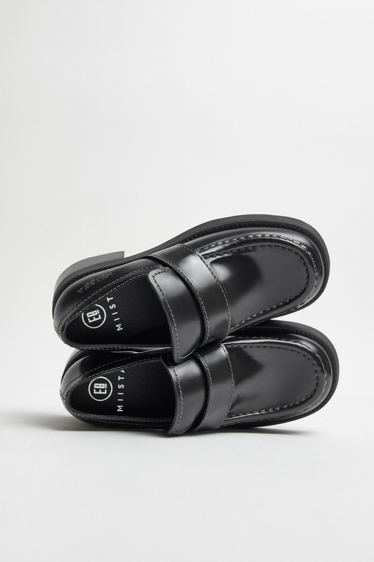 E8-lib-black-loafers-03
