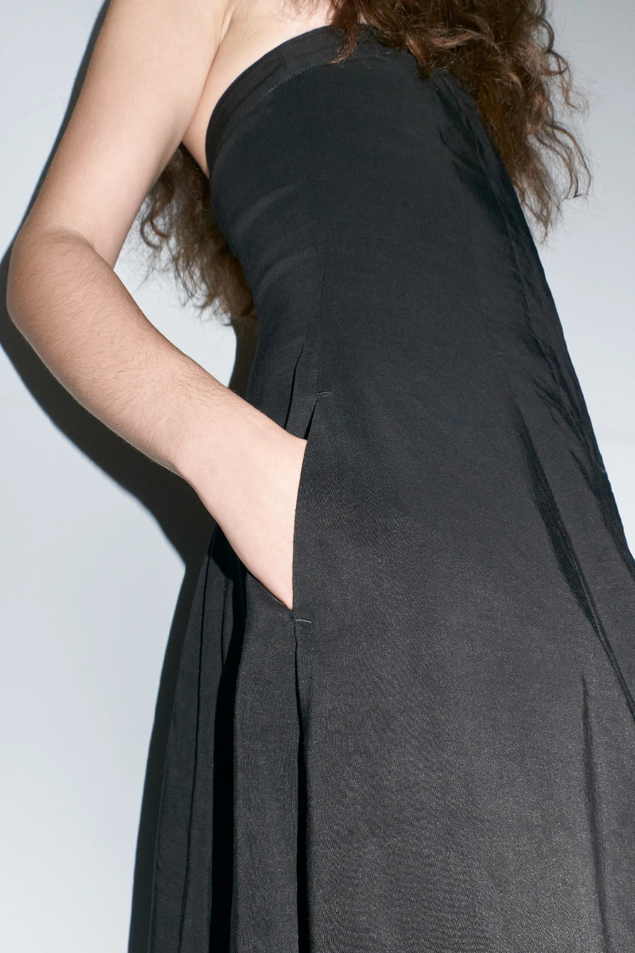EC-miista-lin-black-dress-03