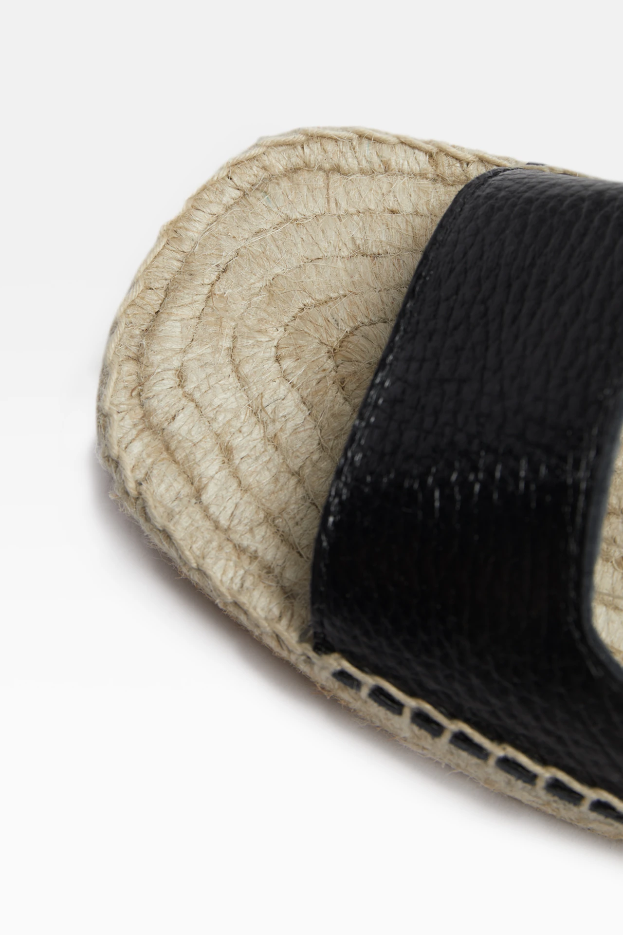 e8-debra-black-grained-leather-sandals-4