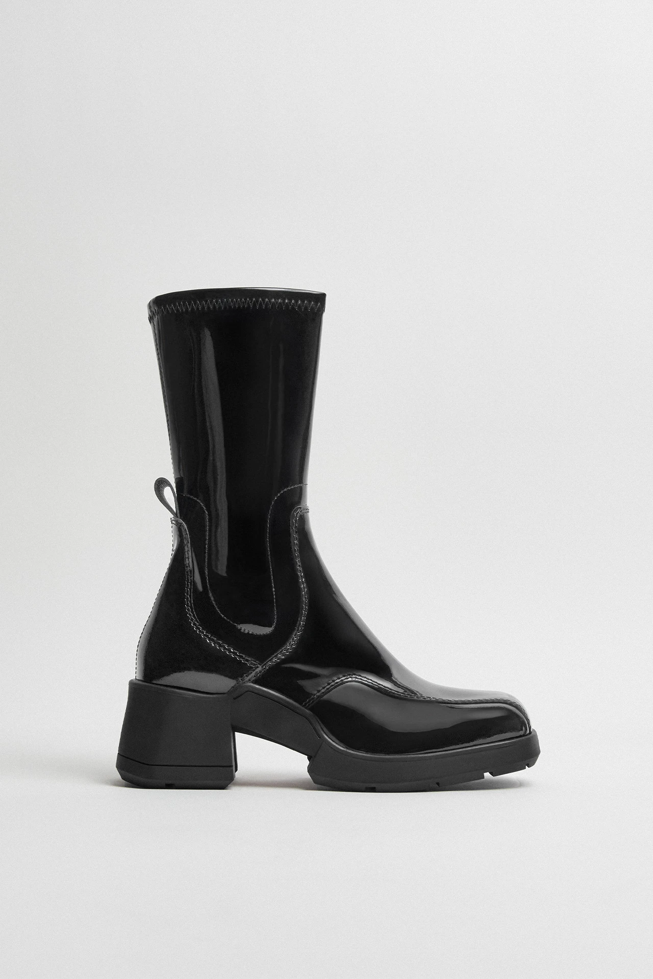 E8-viken-black-patent-boots-01