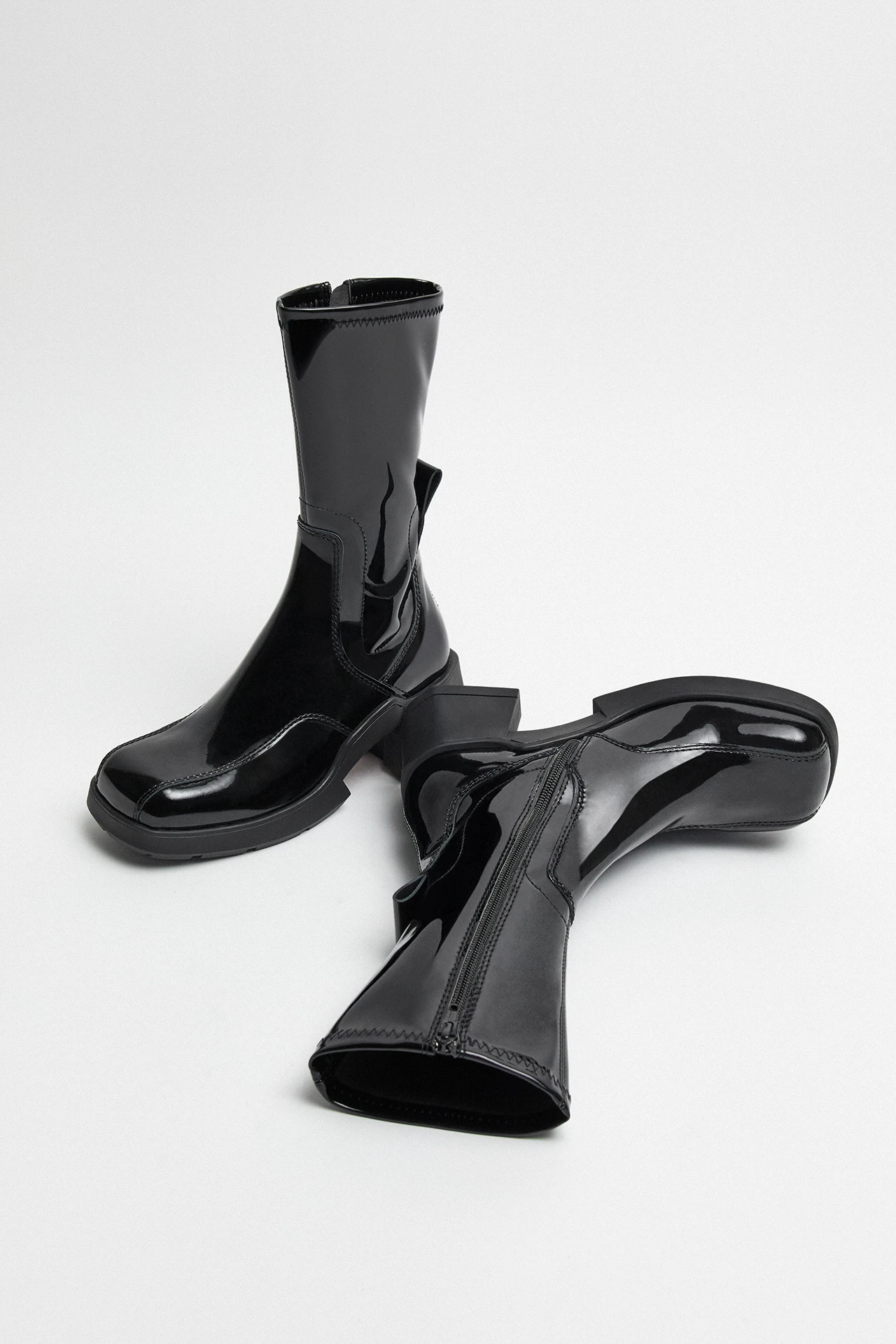 E8-viken-black-patent-boots-02