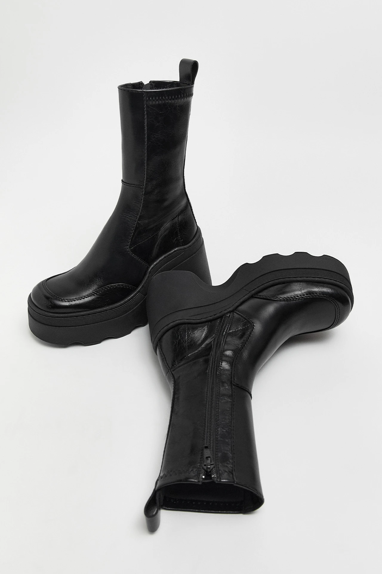 E8-Deandra-New-Black-Boots-02