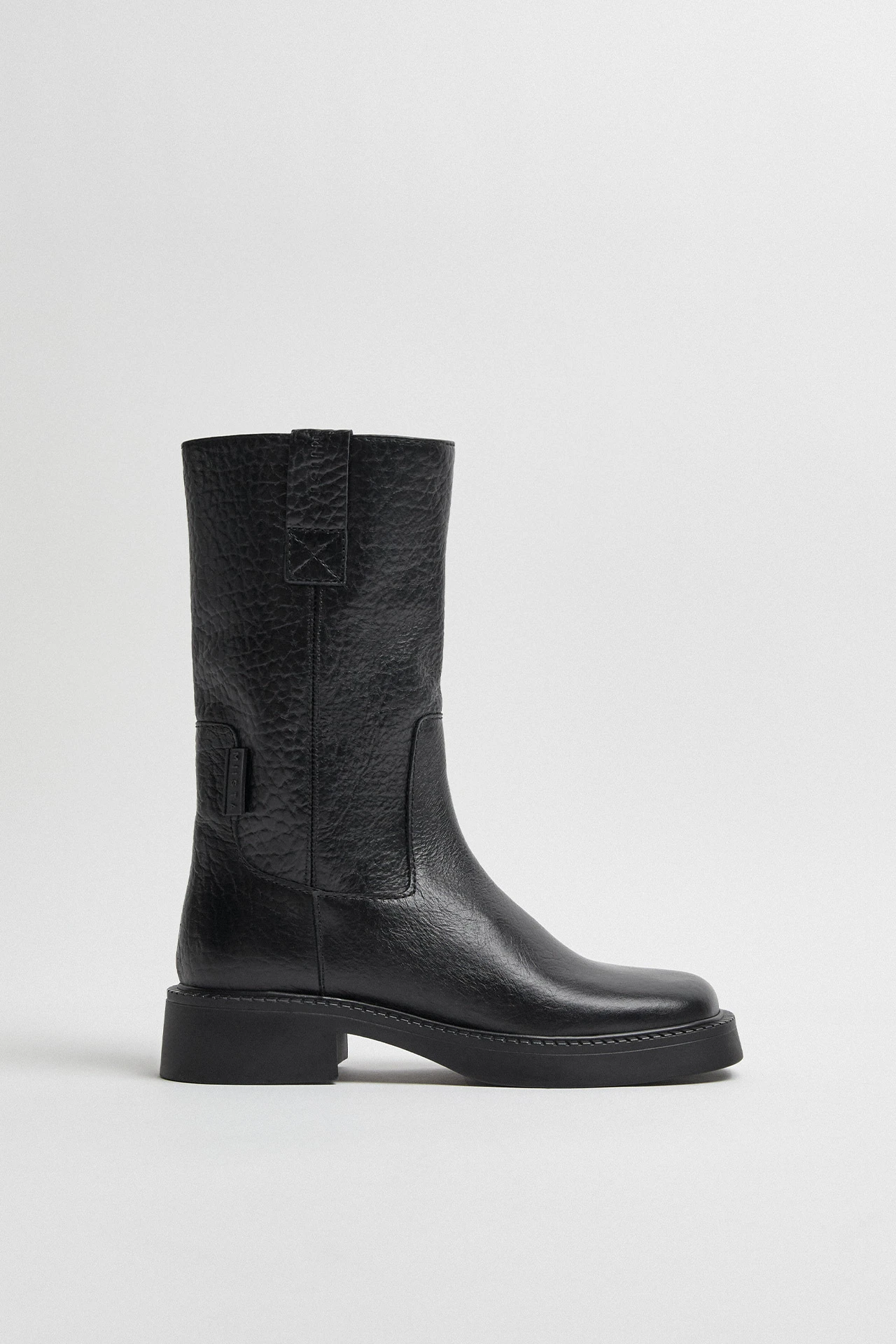 E8-aron-black-boots-01