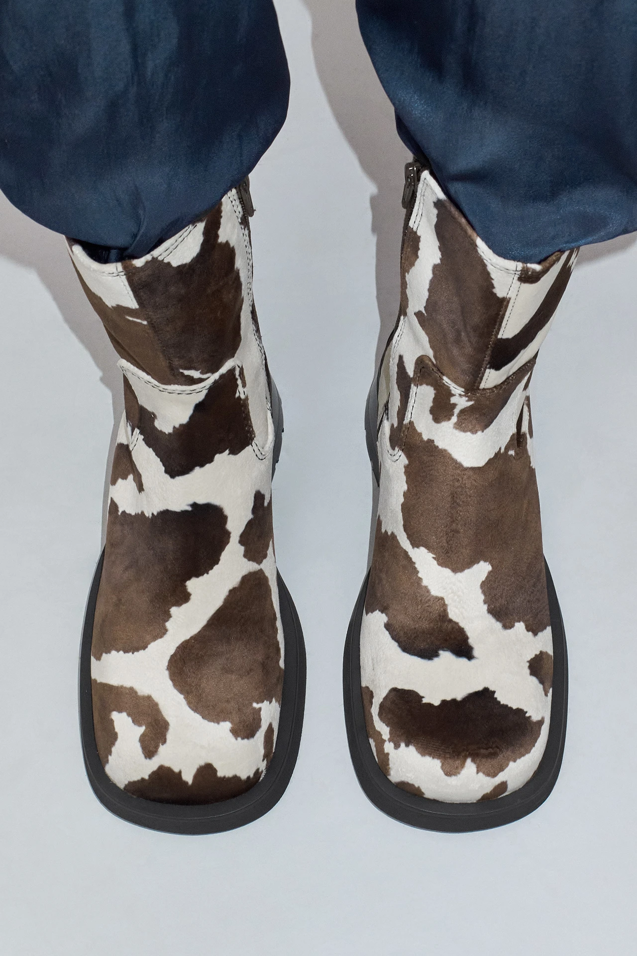 ec-e8-Yolanda-Cow-Ankle-Boots-03