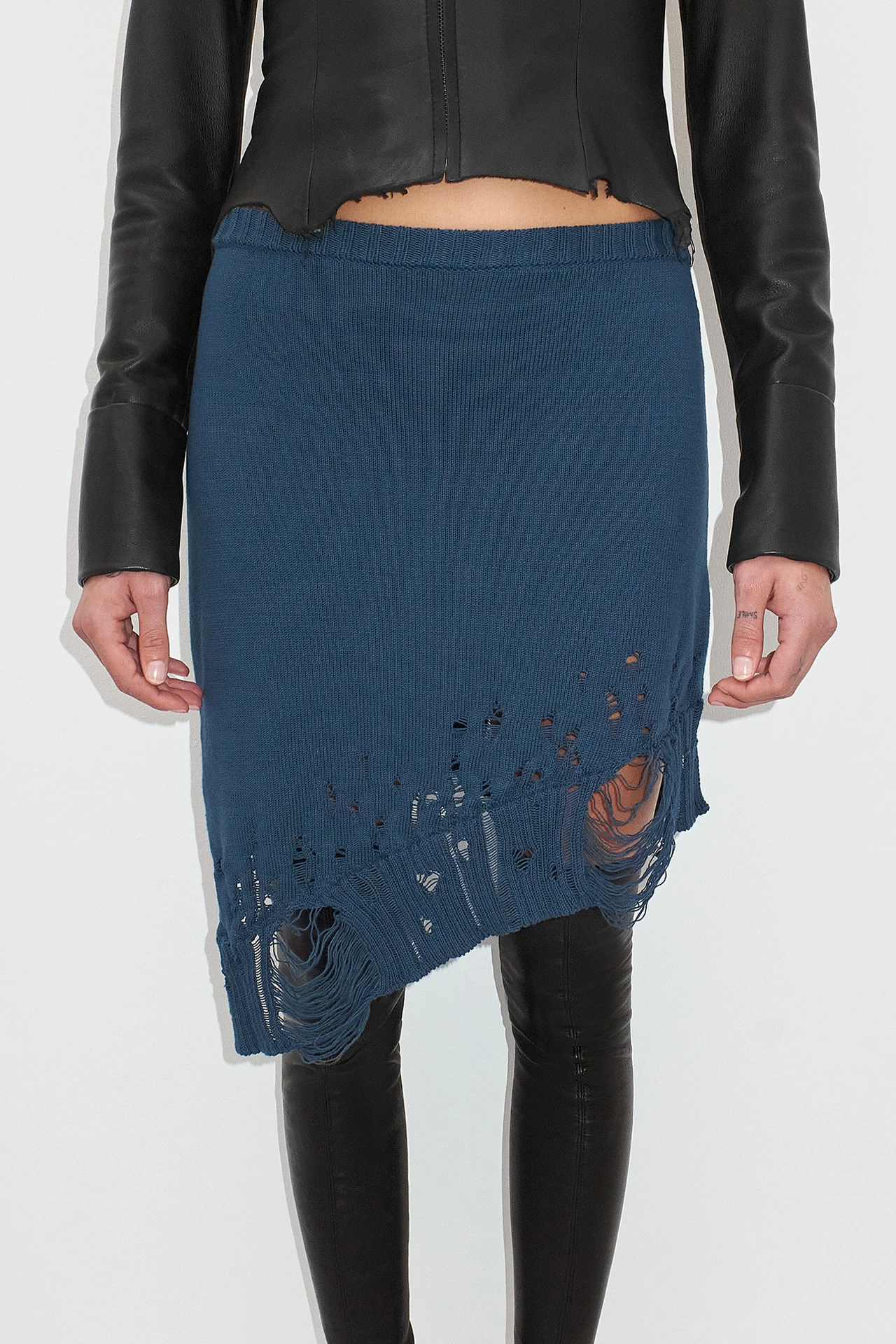 EC-miista-numa-distressed-navy-knit-skirt-02