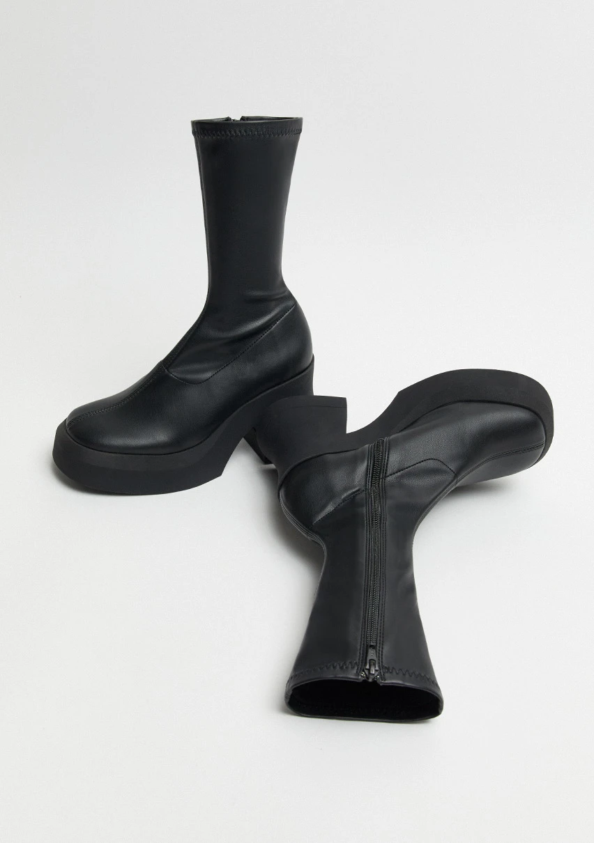 E8-aura-black-boots-CP-2