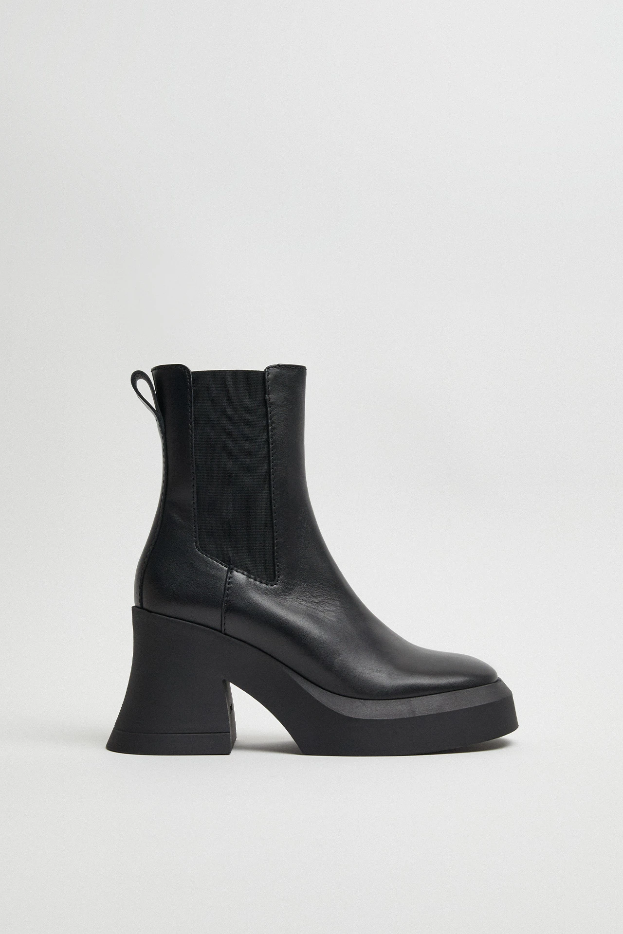 E8-analu-black-ankle-boots-01
