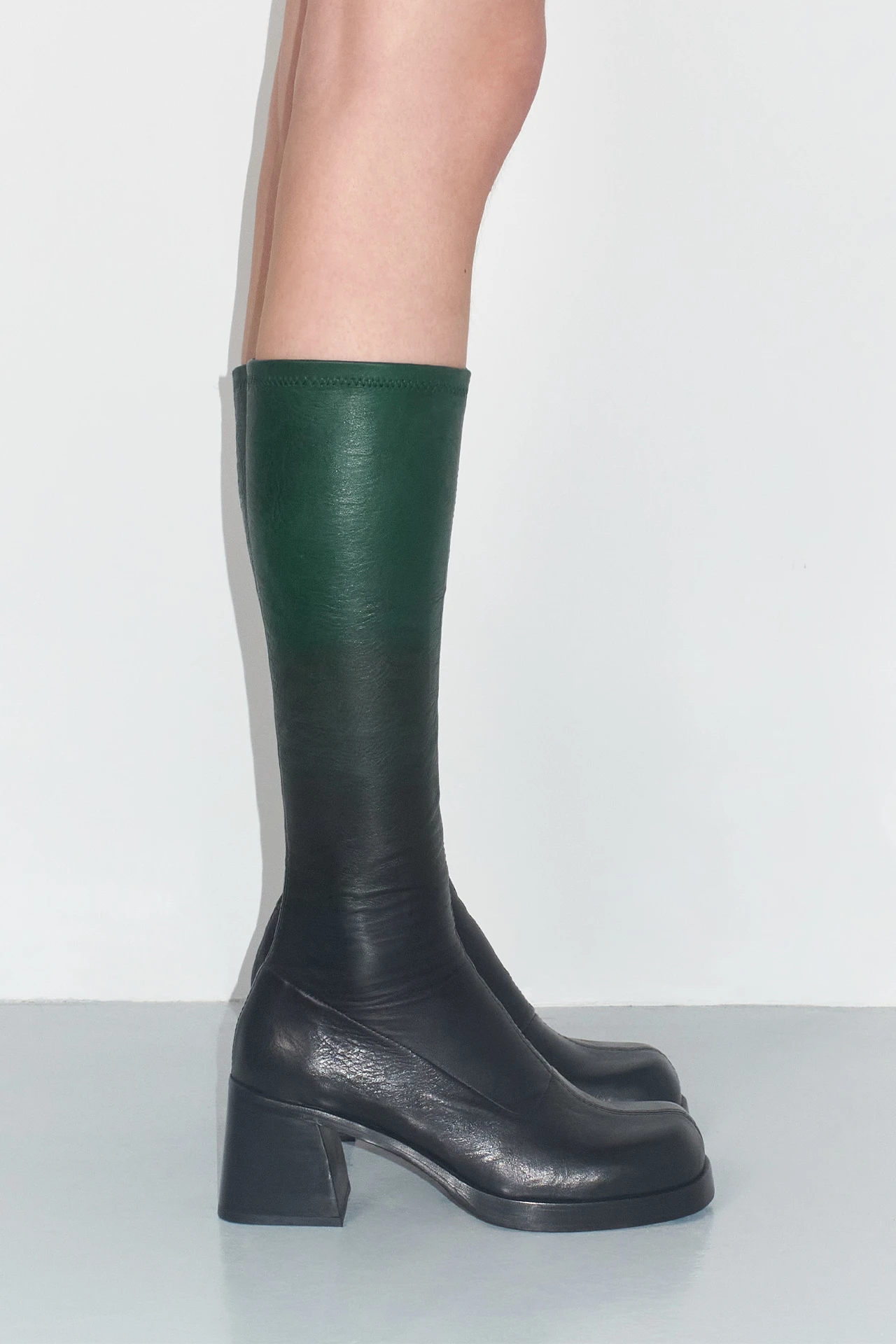 EC-Miista-Hedy-Black-Green-Degrade-Boots-04