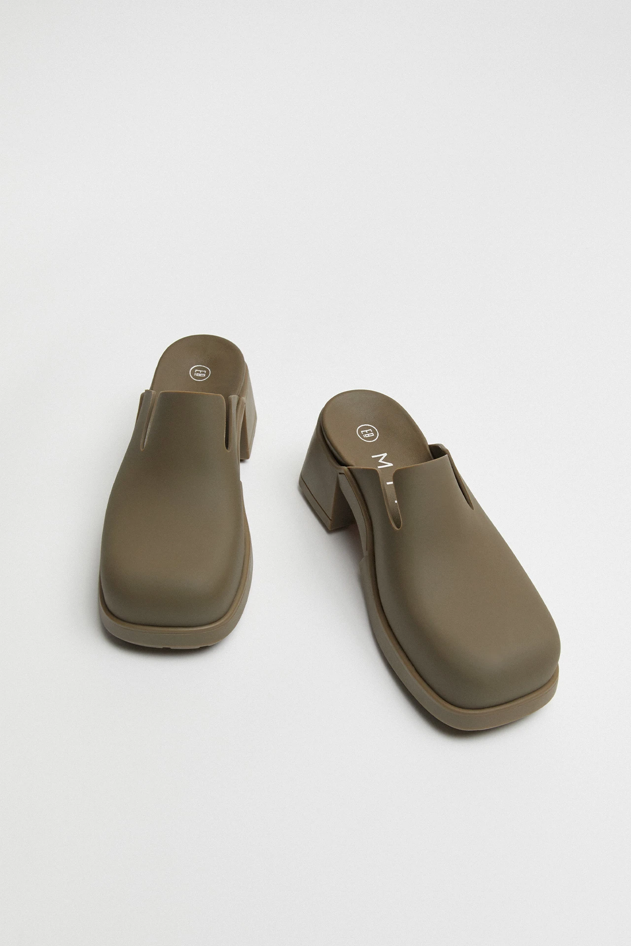 E8-blissa-khaki-mules-04