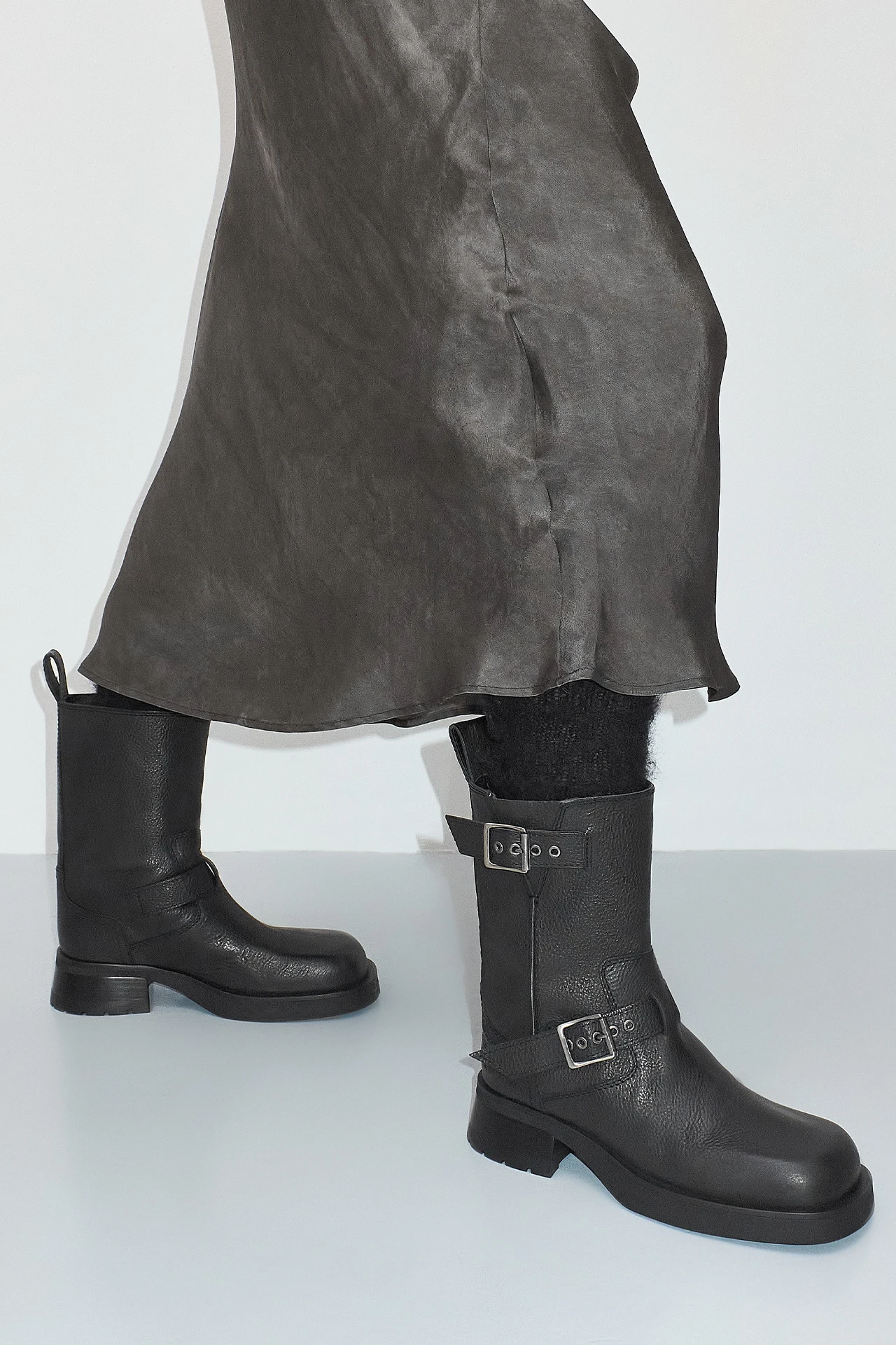 ec-e8-renate-black-boots-05