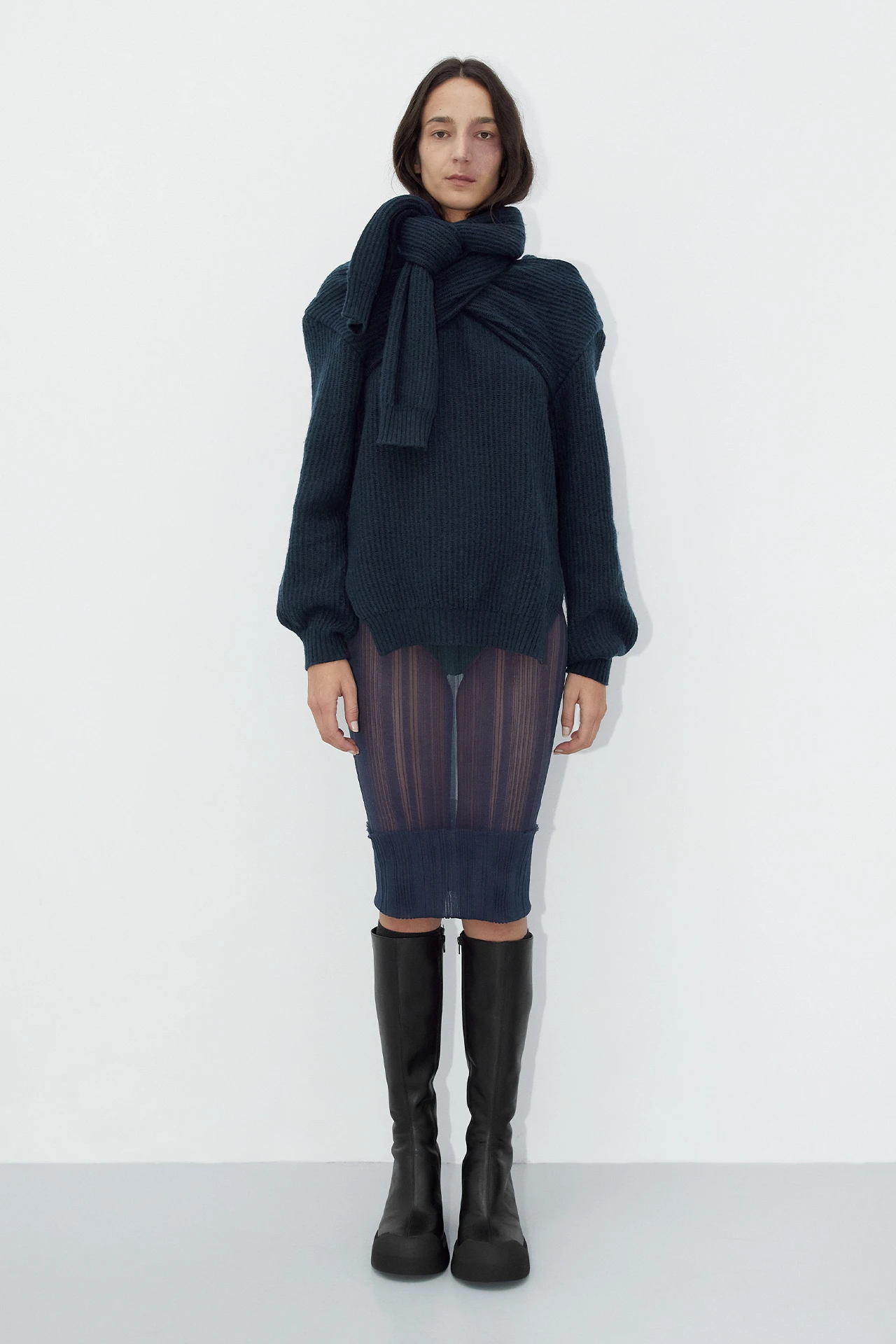 ec-e8-Gesa-Black-Tall-Boots-Naree-Navy-Knit-Skirt-Allegra-Navy-Jumper-06