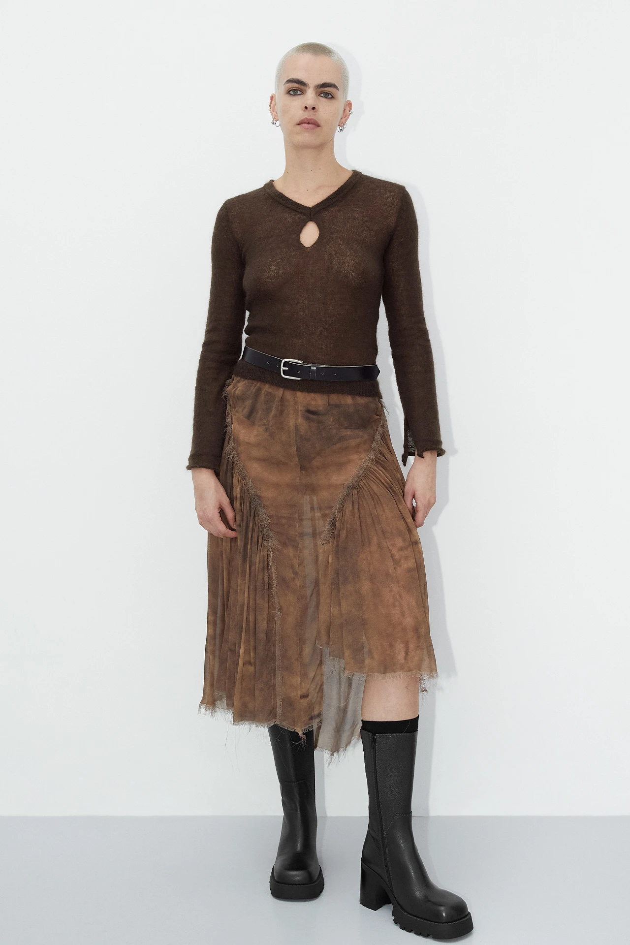 EC-miista-Emine-black-boots-griselda-brown-skirt-annael-brown-top-03