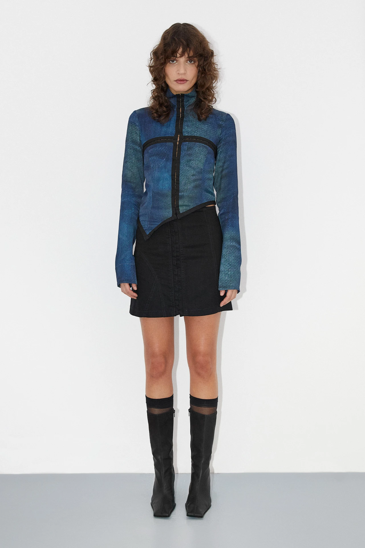 ec-miista-Pearl-Black-to-Black-Boots-Chione-Blue-Printed-Dress-15