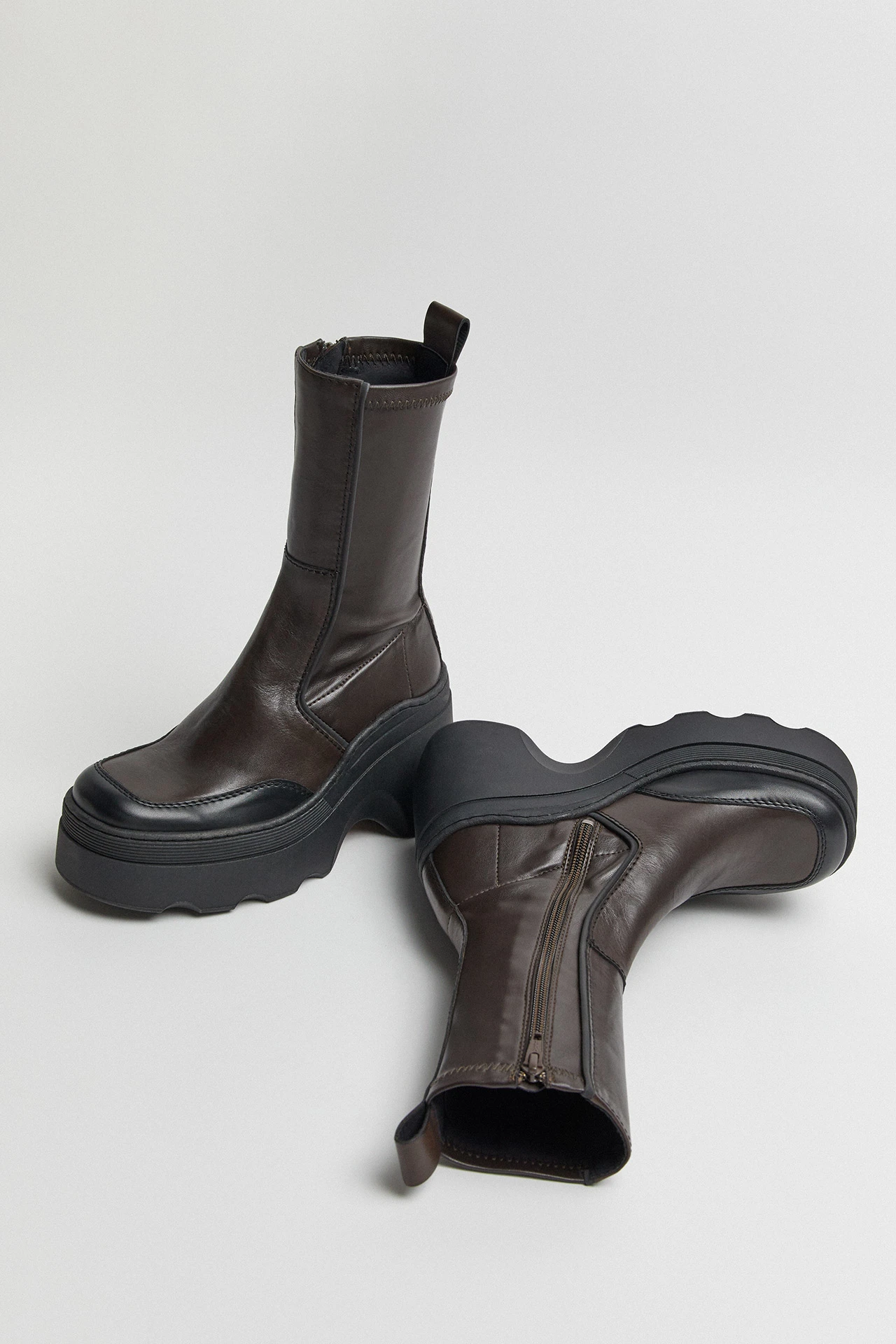 E8-deandra-brown-boots-02