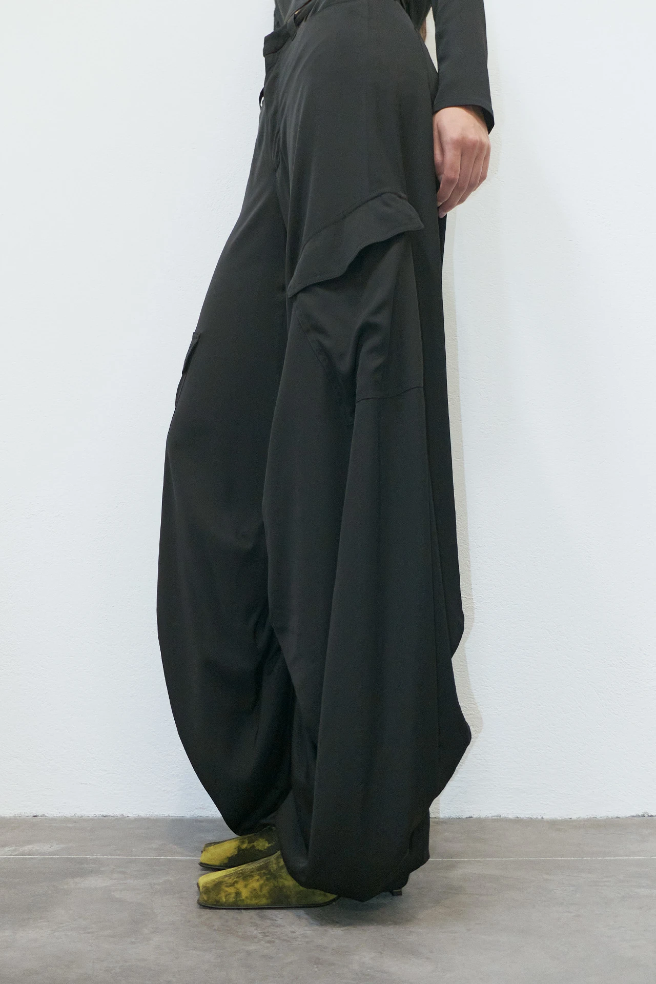 EC-miista-sibuca-black-trousers-02