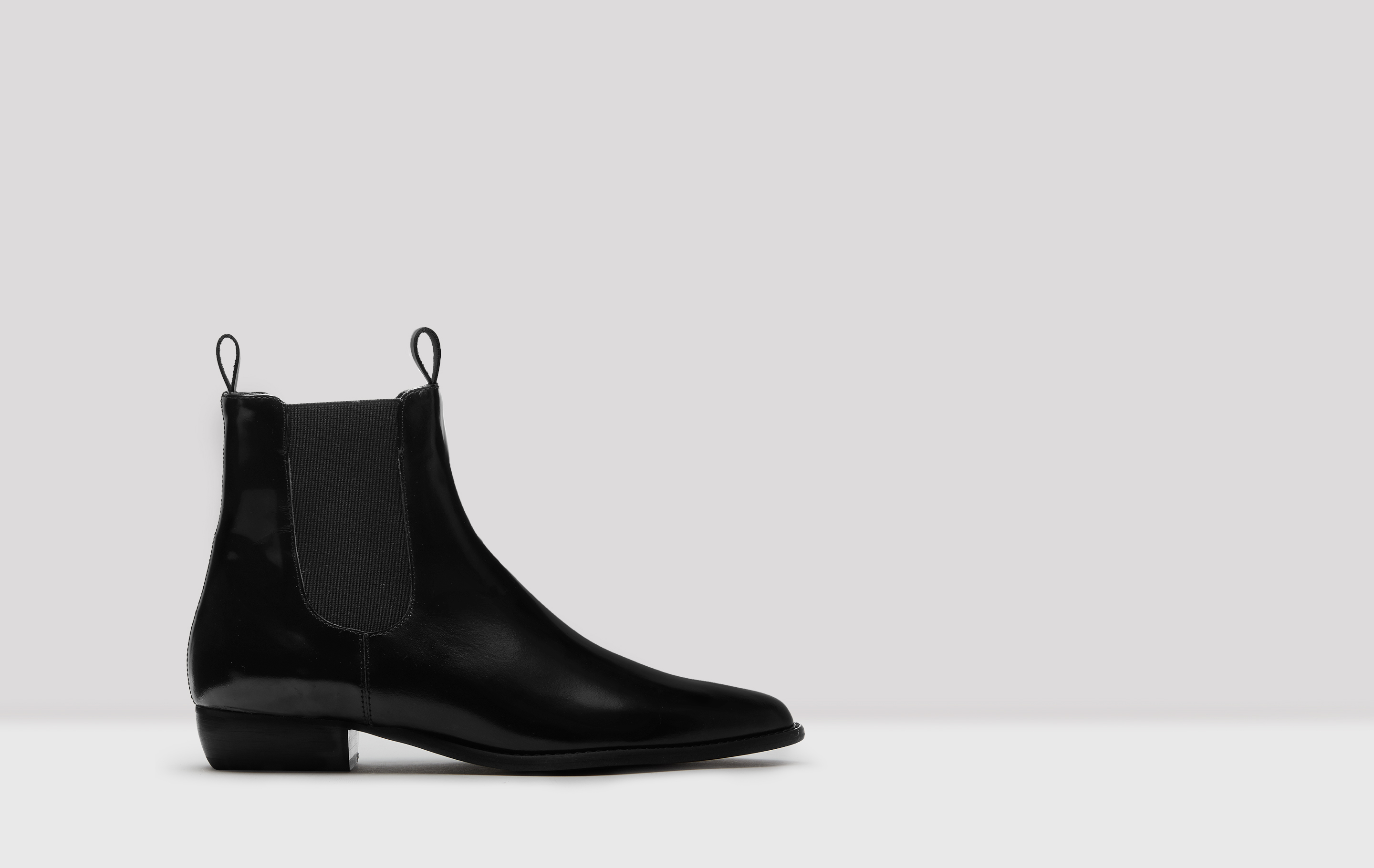 chelsea boots with two tabs