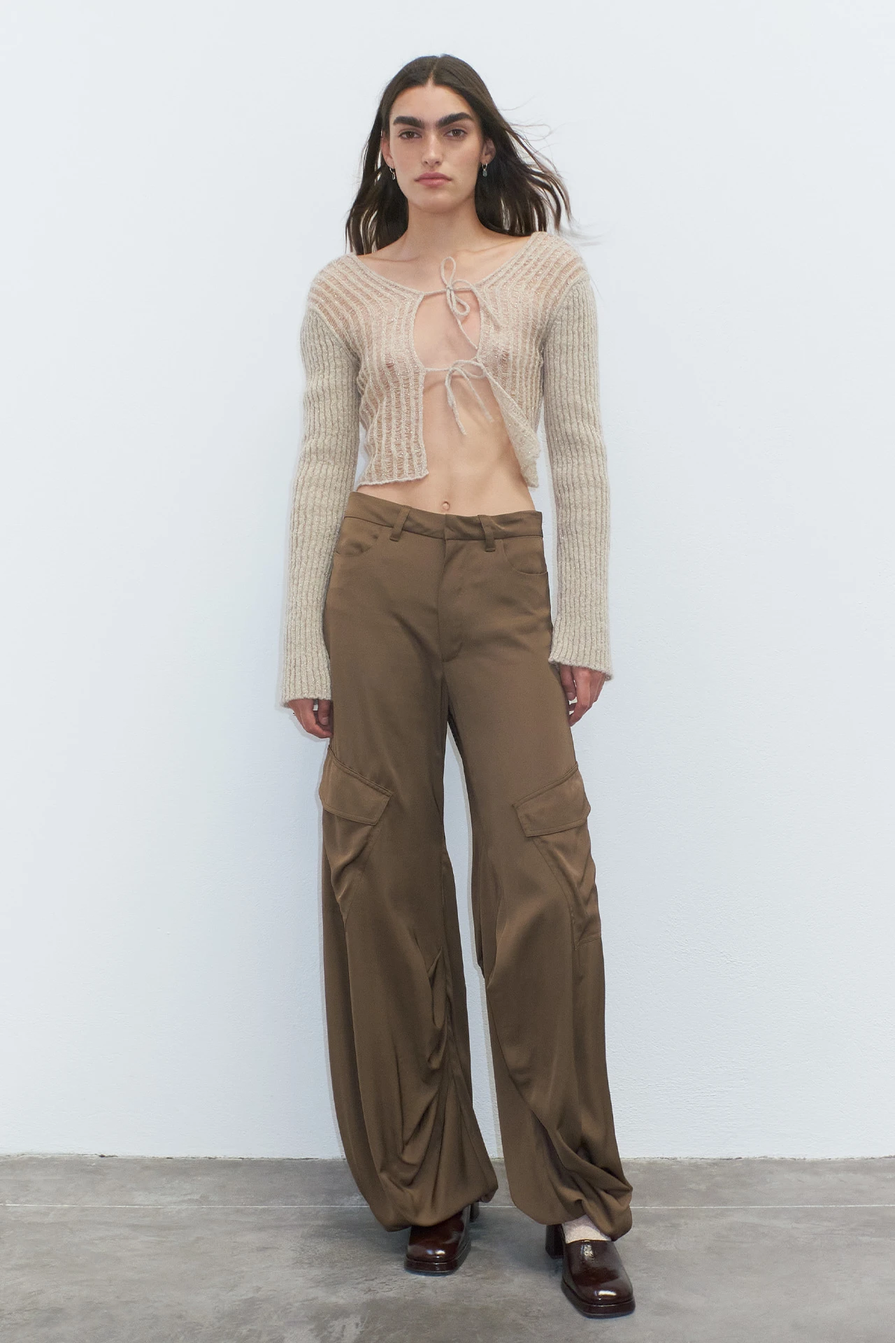 EC-miista-madalena-beige-top-sibuca-brown-trousers-01