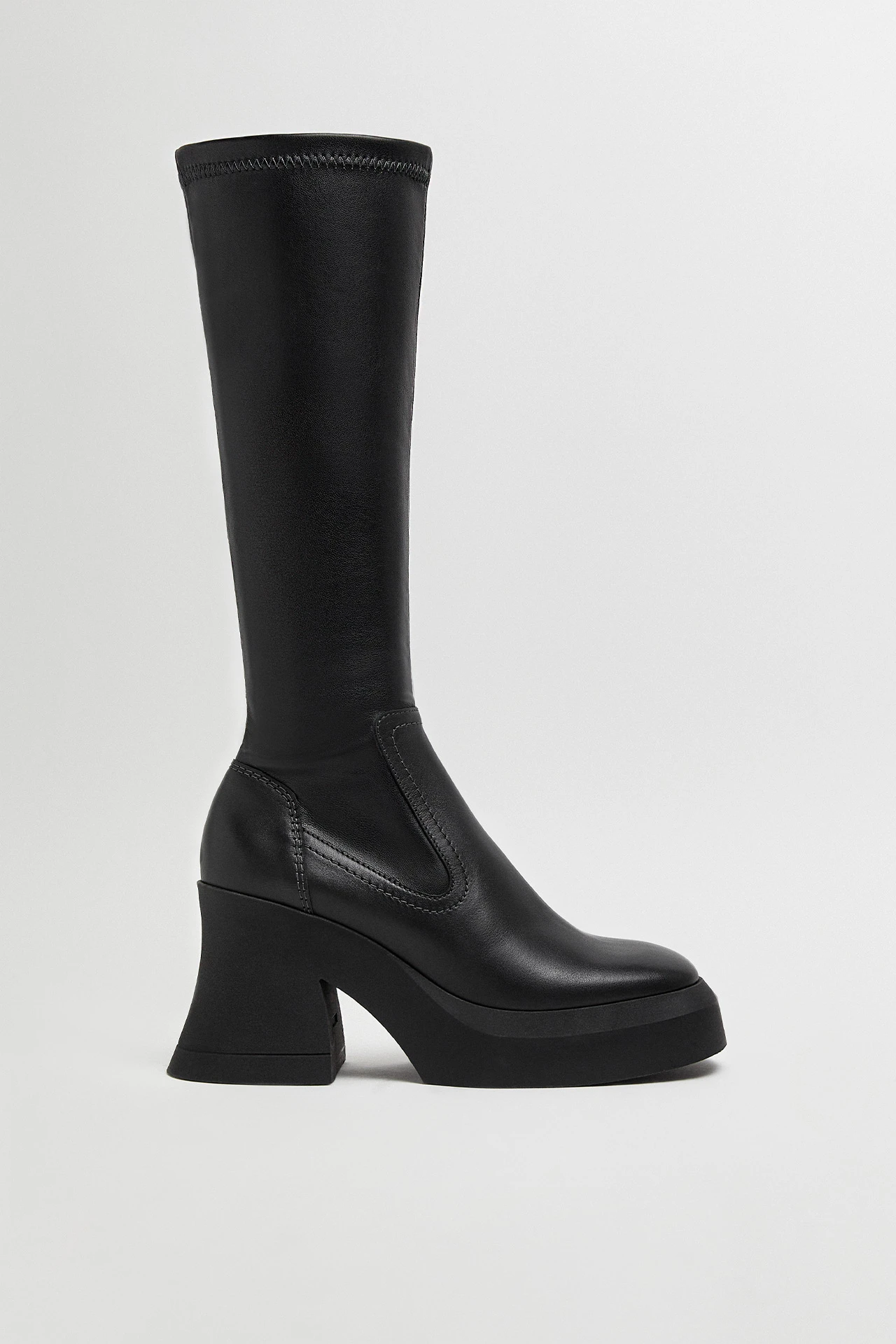 E8-birte-black-boots-01